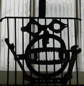 parolecage La parole en cage, sculpture de Maryvonne Pellay