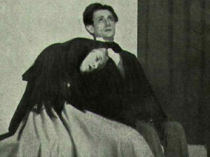 L'illustration, théâtre 1933.- Sonia et Raskolnikov- Raskolnikov : "Il ne me reste que toi, plus que toi, si tu veux me rester."  Photo Lipnitzki 
