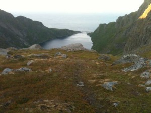 Moskenes: un des multiples ponts qui évitent de faire le tour des fjords- Descente du Munkebu 4 h du matin