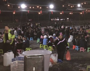 repas collectif dans un village Miao
