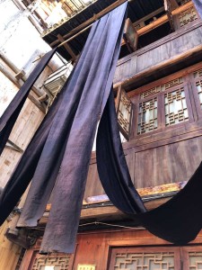 séchage des textiles teints - Guizhou